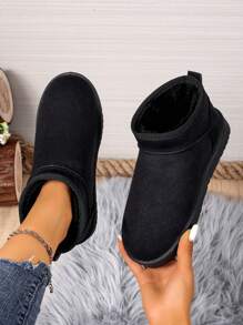 Nouvelles chaussures d'automne/hiver pour couple à semelle plate, douce et confortable, antidérapante, épaisse et chaude, de couleur unie avec décoration de logo coloré. Bottes de neige courtes simples et décontractées, chaussures chaudes, convenant pour le port quotidien en couple, à la maison, au bureau, pour les activités extérieures, le campus, les étudiants, le travail de déplacement