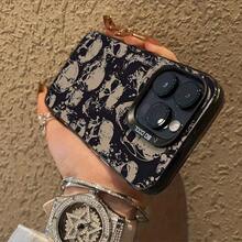 Skull Mobile Phone Case, Designed With Grunge Art And Edgy Aesthetics, Suitable For IPhone 16, 15, 14, 13, 12 And 11 Pro Models, Made Of TPU Material, And Provides Shockproof Protection. Per