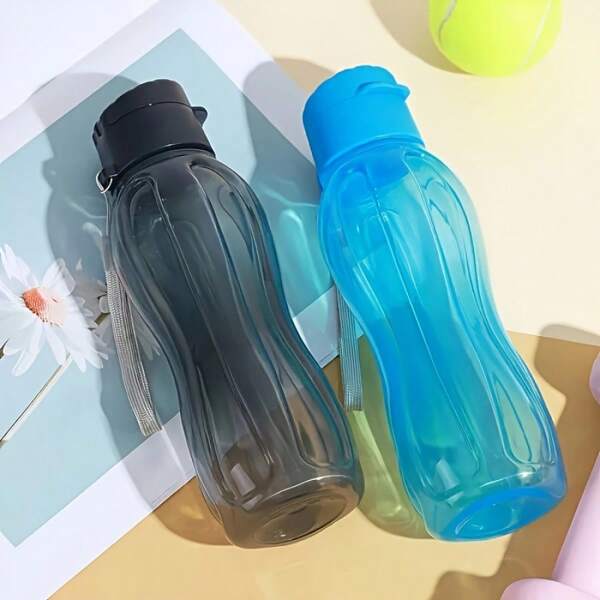 1 pièce Bouteille d'eau en plastique de 600 ml, grande capacité, tasse d'eau de sport décontractée pour l'extérieur, résistante aux chocs et à la chaleur, gourde astronaute créative convenant aux sports extérieurs, course, fitness, camping, cyclisme, école, cadeaux de vacances, cadeaux d'anniversaire