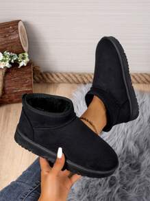 Nouvelles chaussures d'automne/hiver pour couple à semelle plate, douce et confortable, antidérapante, épaisse et chaude, de couleur unie avec décoration de logo coloré. Bottes de neige courtes simples et décontractées, chaussures chaudes, convenant pour le port quotidien en couple, à la maison, au bureau, pour les activités extérieures, le campus, les étudiants, le travail de déplacement