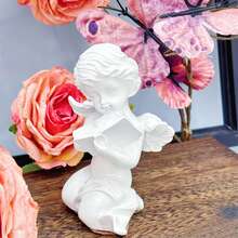 1 pieza, Estatua de ángel pequeño para el jardín, decorada con flores artificiales para paisajismo. Un buen artículo para crear un ambiente artístico y atmosférico en escritorios domésticos. Adecuado para la decoración de escenas florales, un adorno diario. Se puede colocar en la mesa de noche, en el escritorio de la sala de estar, el estudio o en el pasillo de entrada.