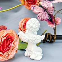 1 pieza, Estatua de ángel pequeño para el jardín, decorada con flores artificiales para paisajismo. Un buen artículo para crear un ambiente artístico y atmosférico en escritorios domésticos. Adecuado para la decoración de escenas florales, un adorno diario. Se puede colocar en la mesa de noche, en el escritorio de la sala de estar, el estudio o en el pasillo de entrada.