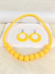 Conjunto de 3 piezas de llamativa joyería bohemia de vacaciones: collar con cuentas amarillas y pendientes colgantes circulares exagerados