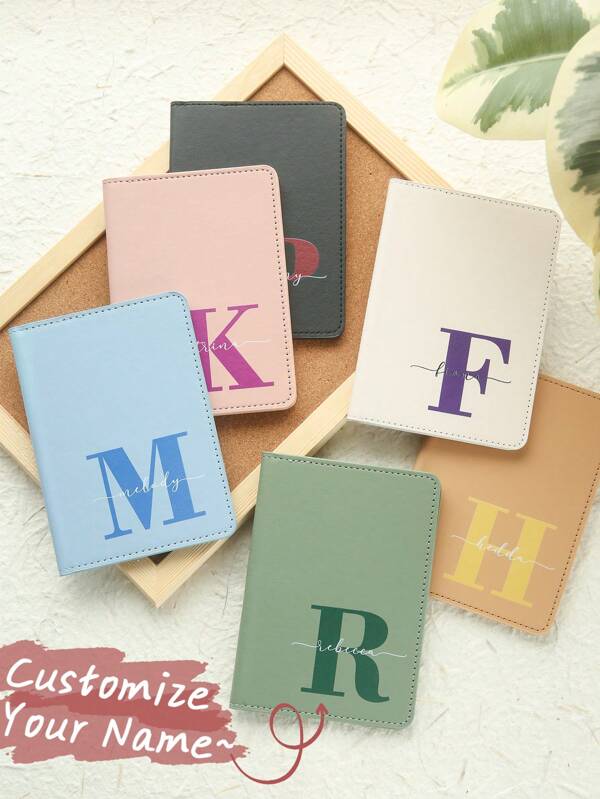 Takeoak 1 pieza Portapassaporte personalizado con nombre e inicial Portapassaporte monogramado personalizado y elegante Portadocumentos personalizado con iniciales de colores Obsequio de viaje único para bodas, cumpleaños, novias y amigos