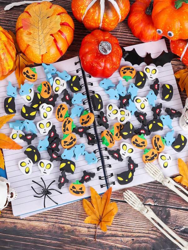 12 Stück/Set Halloween Mini Radiergummis, Neuheit, Spaß, Niedliche Radiergummis, Halloween Radiergummis, Kürbis, Geist, Schädel Gummi Radiergummis für Halloween Trick or Treat Geschenktüten Füllung, Süße Cartoon Radiergummis Halloween Thema, Standard Bleistift Radiergummis für Halloween Party Gastgeschenke, Mini Radiergummi Set - Halloween Kürbis, Geist, Fledermaus Großpackung