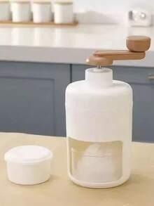 Una Trituradora de hielo de manivela ideal para preparar deliciosos conos de nieve, raspados y helados. Trituradora de hielo manual portátil, excelente para reuniones en casa y postres de verano. - Blanco - Ver 2