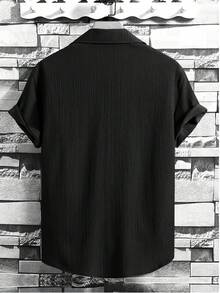 メンズ 夏用 半袖シャツ ゆったりフィット カジュアルボタンアップ チェストポケット付 軽いストレッチ 洗濯機可 無地カラー カジュアルウェア 可愛いシャツ 夏用 マルチトップ クラシックカラー 通気性生地 リラックススタイル - ブラック - チェックする 2