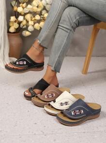 2025 Summer New Toe-Post Plaid Bohemian Embroidery Platform Thick Sole Indoor & Outdoor Women Sandals