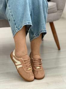 Tênis Feminino Elegante estilo Chuteira Retrô sambaa Moleca Casual Confortável em Courino com Sola de Borracha Premium dia a dia