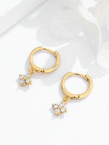 一对S925纯银简约可爱钻石花朵耳环，适合女性日常佩戴，优雅时尚，生日礼物，精致珠宝礼品。 - 鑲鑽花朵耳環 - 查看 2