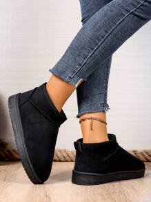 Nouvelles chaussures d'automne/hiver pour couple à semelle plate, douce et confortable, antidérapante, épaisse et chaude, de couleur unie avec décoration de logo coloré. Bottes de neige courtes simples et décontractées, chaussures chaudes, convenant pour le port quotidien en couple, à la maison, au bureau, pour les activités extérieures, le campus, les étudiants, le travail de déplacement