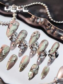 用 10 件迷人的手工夏季指甲表达您的爱意，杏仁色极光白色银色欧式全覆盖亚克力假指甲套装优雅闪亮银色蝴蝶结饰物日式全覆盖亚克力按压指甲夏季套装适合女士和女孩婚礼指甲和 1 件迷你指甲锉和 1 片粘性标签指甲用品指甲 - 米色 - 查看 3