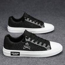 1 Pair Men's Fashion Sneakers With Shiny Skull Head Design, Classic Black & White, Soft Leather Upper, PVC Slip-Resistant Sole, Suitable For Casual, Stage, Party, Daily, Skateboarding, Outdoor, Wedding, Random Logo & Letter