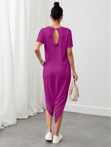 Enterizo mono jumpsuit mujer dama  manga corta cuello redondo corte relajado color lila bolsillos laterales tejido suave cómodo estilo casual moderno versátil para uso diario    Bolsillo  aberturas - Rosa Fucsia - Ver 2