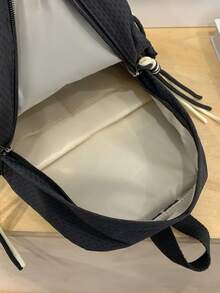 Mochila ligera y versátil de nailon casual