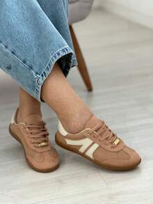 Tênis Feminino Elegante estilo Chuteira Retrô sambaa Moleca Casual Confortável em Courino com Sola de Borracha Premium dia a dia