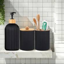 3 件套浴室配件套装，包括哑光黑色可再填充分配器、手动泵式乳液/皂液器、牙刷架以及牙刷和牙膏收纳盒，适合返校浴室配件