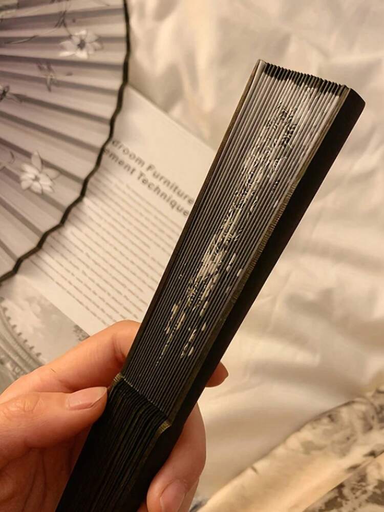 1 件中式折扇，便携式，汉服长袍和裙子配饰，古装舞蹈道具，黑色折扇，适合日常服装、派对、舞蹈、精美礼物（扇面上的图案位置不固定） - 彩色 - 查看 4
