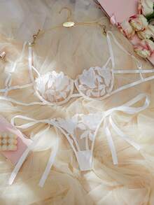 Ladies' Romantic Sexy White Lace See-Through Floral Embroidery Strappy Lingerie Set Valentine's Day - trắng - Xem 2