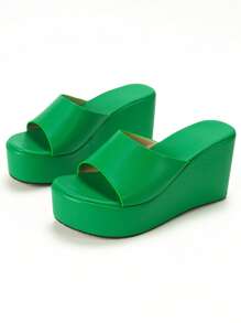 Women's Platform Wedge Sandals, New Spring/Summer Round Toe Simple Strap Green Slippers, Fashionable Waterproof Wedge Platform Outdoor Green Shoes, Versatile Plus Size Ladies Slides