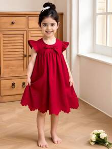 Einfaches niedliches Kleine Mädchenkleid mit Schleifenkragen, Kurzarm und eingesmockter Taille Einfarbig