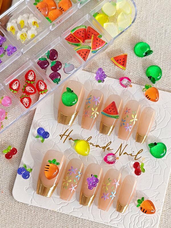 12 grilles 60 pièces de décorations pour ongles, mini-fruits (cerise, myrtille, fraise, pastèque, pêche, banane, raisin, banane, citron, pomme, etc.) Bijoux d'art pour les ongles avec motifs de fruits mignons