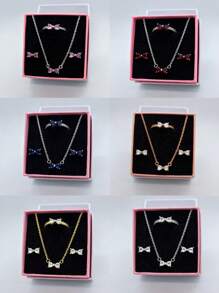 3 PC Ensemble de bijoux en 3 pièces multicolores avec nœud papillon, les plus récents de 2025. Une paire de boucles d'oreilles en argent, une bague en argent et un collier en argent fabriqués à partir de matériaux hypoallergéniques, ornés de diamants taille brillant étincelants et d'éléments de nœud papillon rouge passionné, avec des ornements de diamants en forme de cœur simples mais élégants. Parfait pour les anniversaires, les cadeaux, les fêtes de vacances et le port quotidien - Idéal pour les symboles d'amour/ à durée limitée