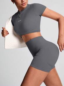 TCVC Bộ đồ thể thao nữ tay ngắn co giãn cao cấp gồm áo thun và quần short, cổ tròn, dệt kim không đường may, cạp cao ôm sát bụng và hông, chất liệu thân thiện với da, ôm sát tôn dáng, dễ dàng phối đồ, phù hợp cho mọi mùa, bộ đồ thể thao và yoga mùa hè. - Xám - Xem 4