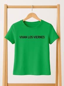 DEVIT - Playera básica de manga corta con estampado "VIVAN LOS VIERNES" al frente, cuello redondo, corte ajustado y estilo casual – Disponible en azul, verde y rosa - Verde - Ver 1