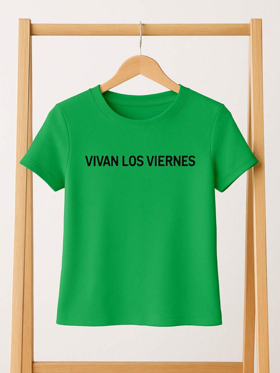 DEVIT - Playera básica de manga corta con estampado "VIVAN LOS VIERNES" al frente, cuello redondo, corte ajustado y estilo casual – Disponible en azul, verde y rosa - Verde - Ver 1