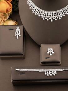 1 Set de joyería de alta calidad, lujosa y elegante con circonita cúbica con diseño floral, incluye 1 par de aretes, 1 collar, 1 pulsera, 1 anillo, adecuado para fiestas y banquetes de mujeres, sin caja de regalo