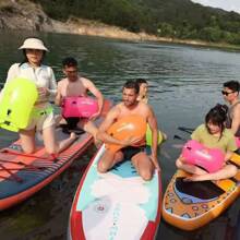 1 pieza Flotador inflable de burbuja para nadar, boya de remolque, ideal para nadadores principiantes, estilo aleatorio, artículos esenciales de playa, accesorios de playa, flotador de piscina