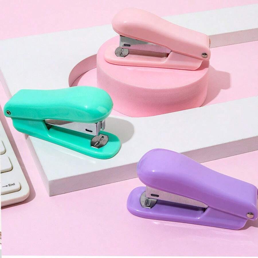 دبابيس الطالب المدمجة والجذابة بكل سهولة، مستلزمات مكتبية محمولة بها دبابيس وست أقلام حادة للمدارس ولبداية العام الدراسي الجديد - متعدد الألوان - مشاهدة 1