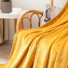 1pc Solid Color Siesta Blanket, Office Small Blanket, Sofa Throw Blanket, Soft Flannel, Lightweight For Summer, Suitable For Daily Use - Yellow - View 3