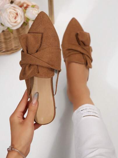 2025 秋季棕色尖头穆勒鞋，蝴蝶结装饰，女士一脚蹬乐福鞋，百搭优雅休闲平底露跟鞋，适合春夏季
