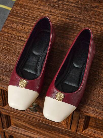 Oxfords femininos de bico quadrado, cano baixo, com tachas e fivela contrastante, sapatilhas casuais e versáteis, para uso ao ar livre na primavera/verão, mocassins estilosos e sofisticados, lançamento essencial de 2024