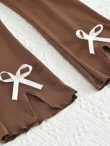 2 件套幼儿女孩休闲简约风格大翻领长袖条纹上衣和纯色喇叭裤套装，春秋