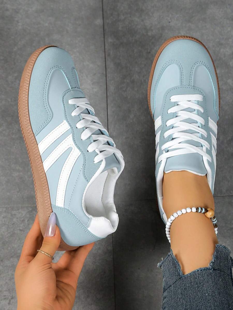 青少年休闲低帮运动鞋 - 时尚色块设计，清新蓝白配色，舒适系带，适合休闲装，复古风格，仿皮鞋面，PVC 鞋底，EVA 鞋垫，适合所有季节，日常鞋履 | 复古运动鞋