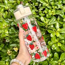 HILAKE 1 pieza Botella de agua de plástico de 16oz con estampado lindo de fresa, portátil, taza reutilizable a prueba de fugas, botella para café helado, adecuada para picnics, camping, uso diario, oficina, fiestas, gran opción para diversos regalos festivos, regalos de cumpleaños, Día de la Madre, aniversario.