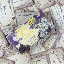 女性天体灵感系列：高级星光神谕卡，包含宇宙城堡意象和“吸入星尘”的冬至冥想箴言 - 彩色 - 查看 1