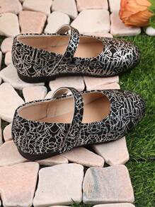 1 Pair Black Toddler/Little Girls' Silver Print Soft PU Leather Mary Jane Flats, Round Toe, Hook And Loop Strap, TPR Anti-Slip Sole, Bohemian Princess Casual Shoes, Suitable For 1-12 Years Old Students, Suitable For Parties, Dancing, Daily Wear In Spring, Autumn And All Seasons