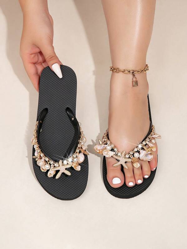Sandalias de playa de verano de ajuste amplio para mujer, hechas a mano con cuentas, conchas y estrellas de mar decoradas con strass, suelas suaves antideslizantes, chanclas con correa en el dedo, cadenas decorativas desmontables, diseño original