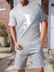 夏季男士运动装，街头篮球球衣风格 T 恤套装，采用经典黑白配色方案，搭配宽松短裤，整体简约而运动风格，适合休闲或运动穿着。 - 淺灰色 - 查看 5