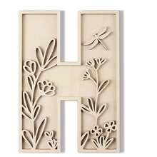 1 件木制装饰品，字母设计家居装饰工艺品