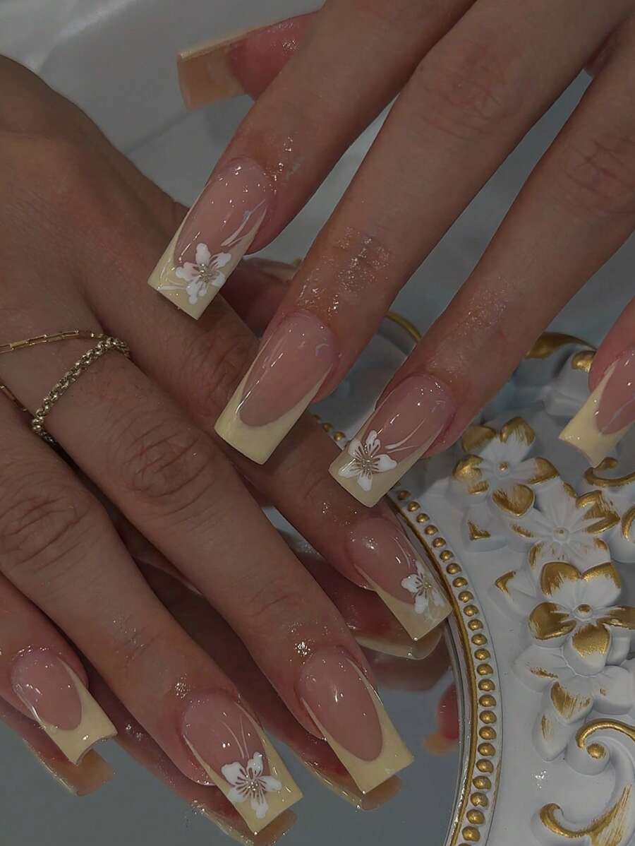 24 件/套中号棺材按压指甲片白色法式心形图案亚克力假指甲，完美贴合，中等长度设计，包含 1 件果冻胶和 1 件指甲锉，适合女士和女孩日常佩戴狂欢派对使用美甲用品指甲