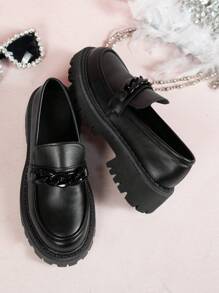 Mocassini platform con punta tonda neri da donna, nuova moda 2025 con catena e fibbia decorativa, scarpe piatte retrò versatili per pendolari, con suola impermeabile, soffice e comoda, slip-on casual