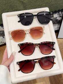 4pcs/Set Women's Circular Frame Tortoiseshell Pattern Glasses, Black Color With Rivet Decoration, Simple & Fashionable Basic Style , Suitable For Daily Wear, Great Gift For Friends, Unisex Accessory