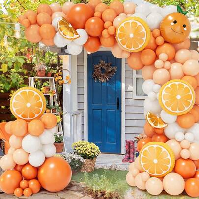 132 pièces Set de guirlande de ballons orange, comprenant des ballons en feuille d'or orange, et des ballons en latex orange, couleur chair et blanc. Convient pour les décorations de fête d'anniversaire, de baptême, de thème de fruits orange.