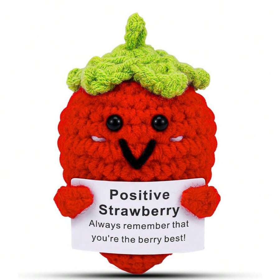 1 pieza Muñeca de peluche con trenzado a mano con forma de fresa. Las palabras de energía positiva y ánimo también se pueden dar como pequeños regalos a amigos y familiares. Los adorables juguetes de punto son muy adecuados para la sala de estar y el escritorio en el hogar, como regalos de cumpleaños y adornos decorativos para la decoración de la habitación. ¡El diseño de muñeca encantadora y las palabras alentadoras son muy cálidas y dulces! ¡Estas adorables muñecas siempre serán tus amigas y te harán sentir relajado y feliz!