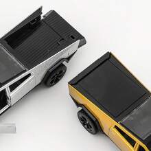1 buc. Model SUV off-road din metal turnat sub presiune, material caroserie din aliaj de zinc, turnare sub presiune, detaliere realistă. Uși care se deschid, manopera rafinată, construcție robustă, potrivit pentru colecționare, cadouri de ziua de naștere, decor de birou, accesorii auto, cadouri de sărbători.